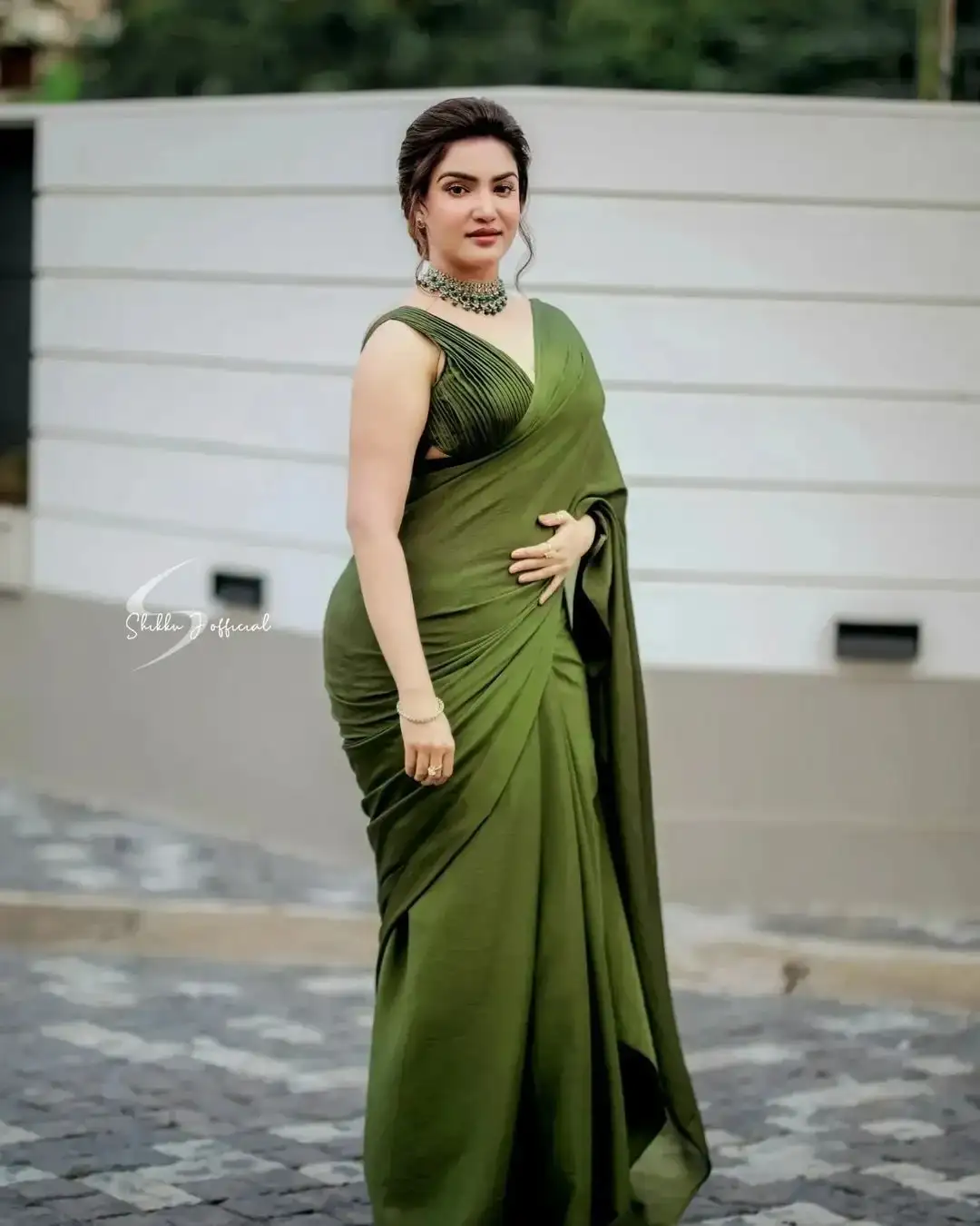 South Indian Girl Honey Rose in Sleeveless Green Saree